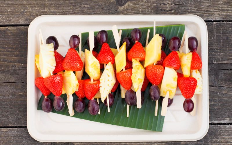 sweet-canapes-fruit-skewers-min