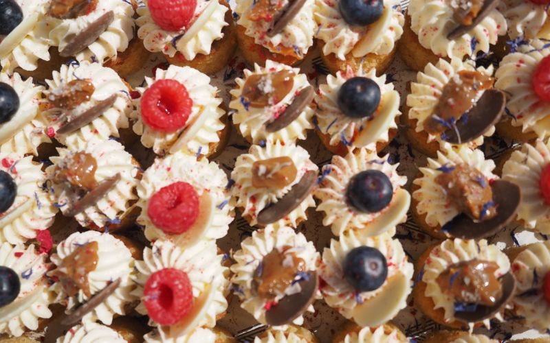 sweet-canapes-mixed-cake-platter-min