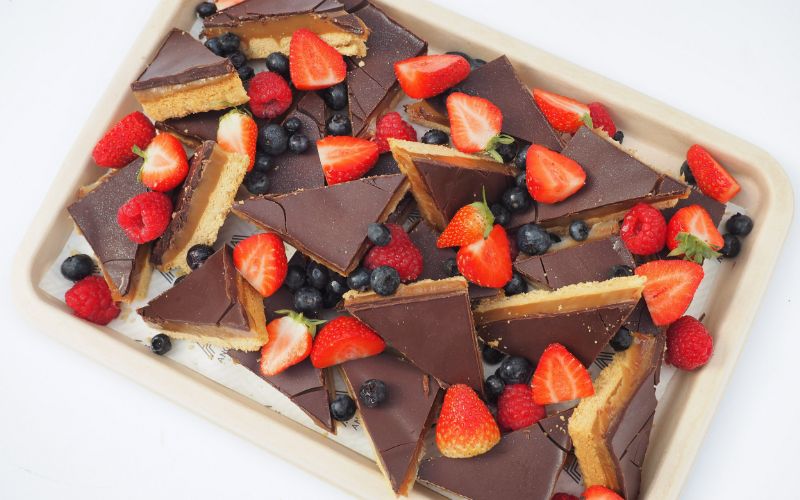 sweet-canapes-vegan-caramel-shortbread-min