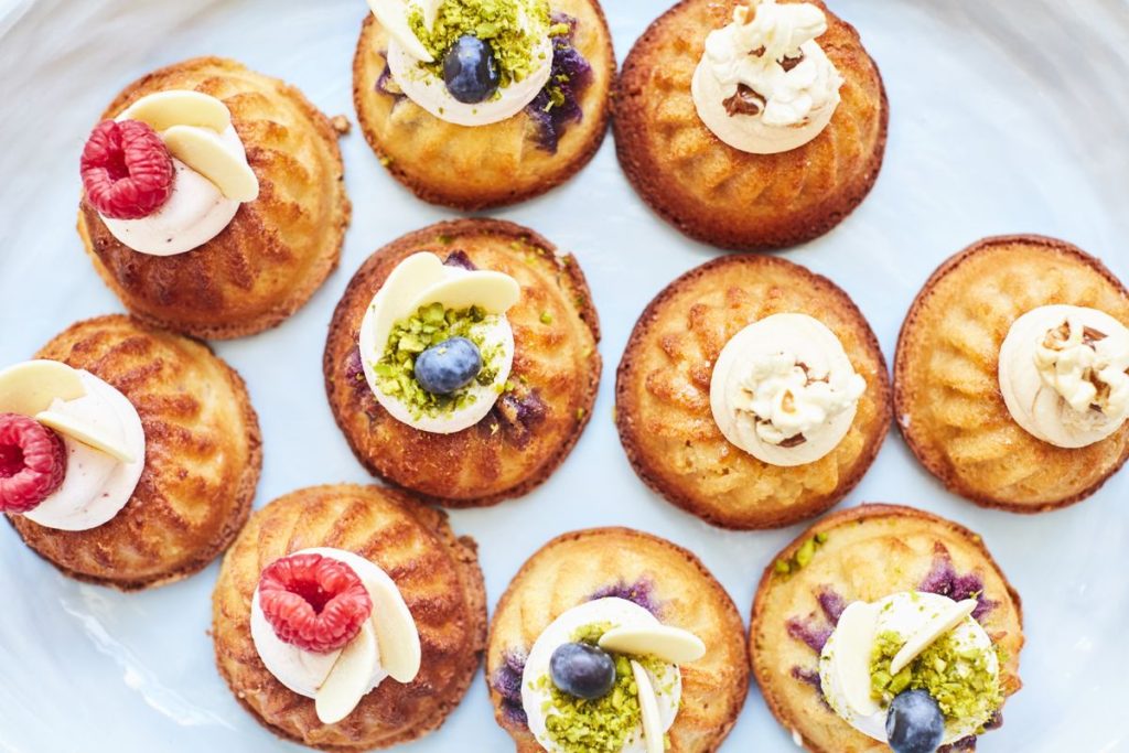 platters-delivered-mini-cakes-min